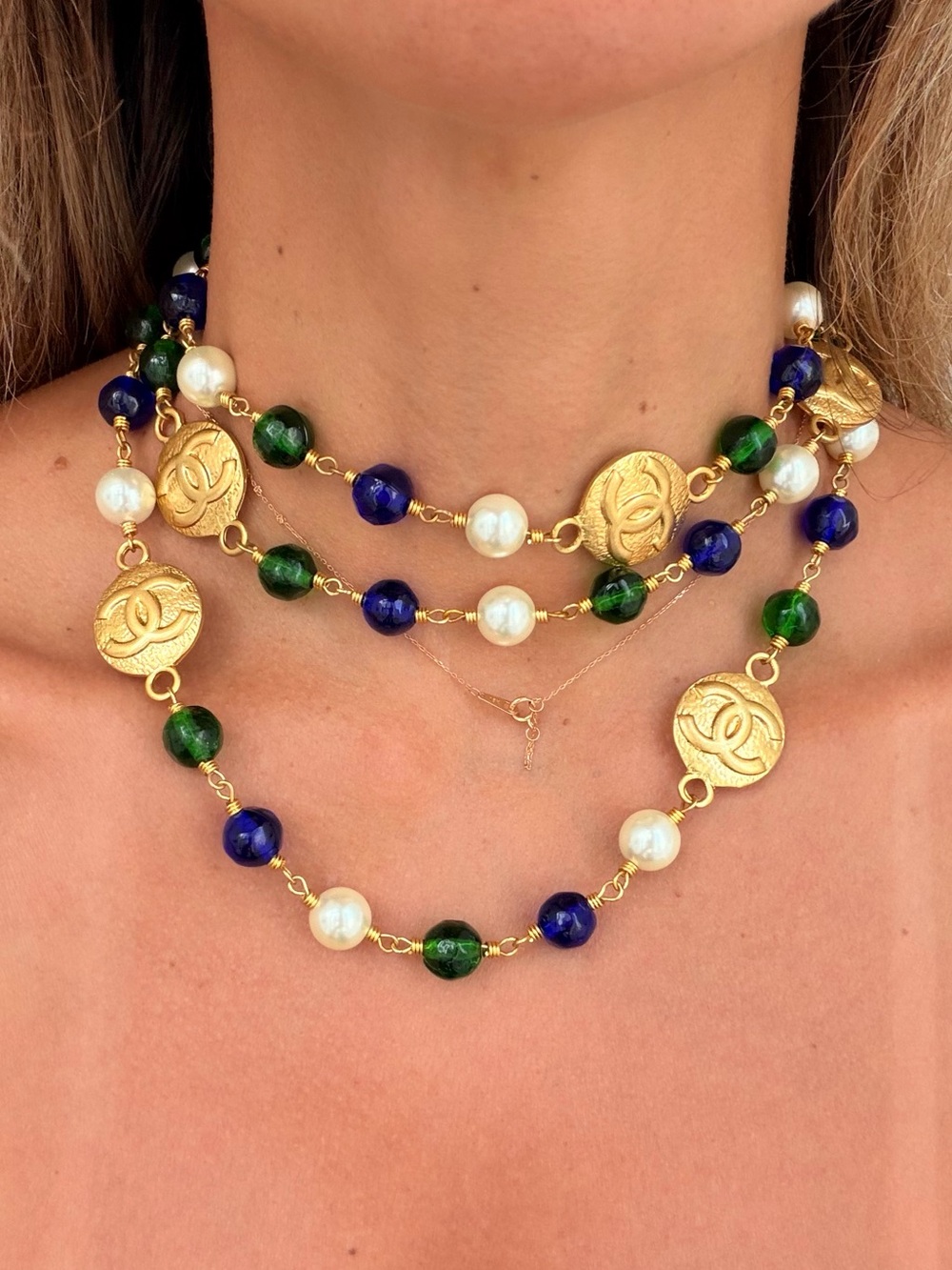 💚Vintage CHANEL Coin Logo Necklace with Blue, Green & Pearl Beads💙 - Picture 4 of 7